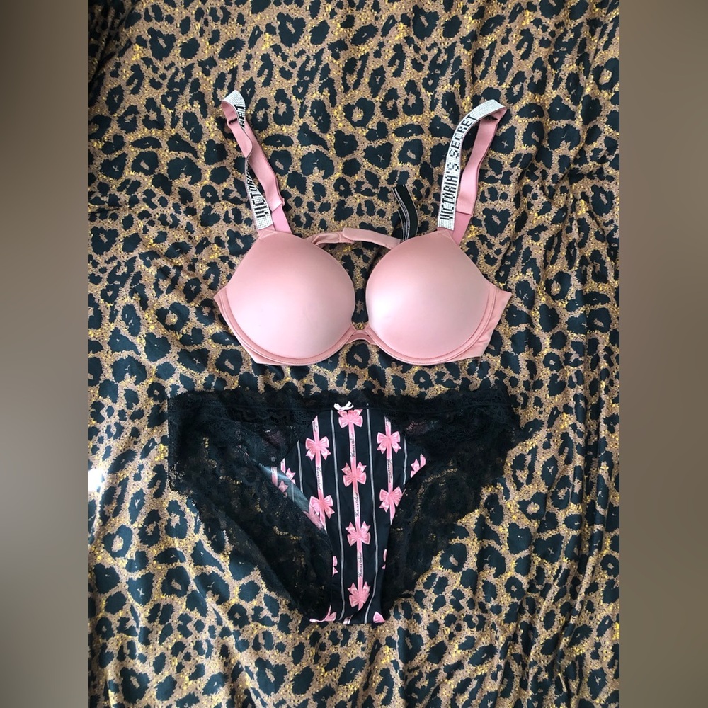 New Victoria’s Secret Very Sexy Lace Shine Strap Push-Up Bra and panty Set 34C/L
